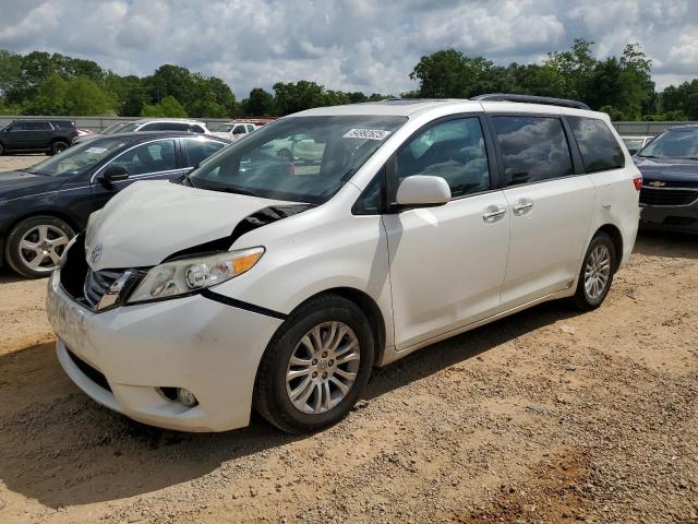 TOYOTA SIENNA XLE 2017 with VIN 5TDYZ3DC3HS768756 - Photo from auction