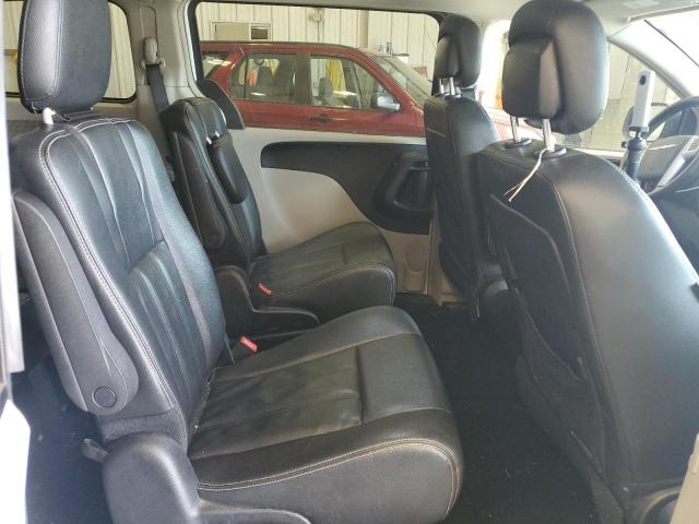 Photo 11 from auction – 2016 CHRYSLER TOWN & COU with VIN 2C4RC1BG5GR129639