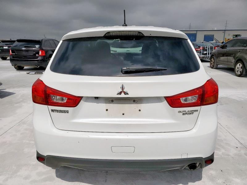 Photo 6 from auction – 2015 MITSUBISHI OUTLANDER with VIN 4A4AP4AU3FE047262