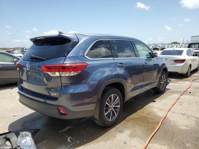Photo 3 from auction – 2018 TOYOTA HIGHLANDER with VIN 5TDKZRFH9JS260430