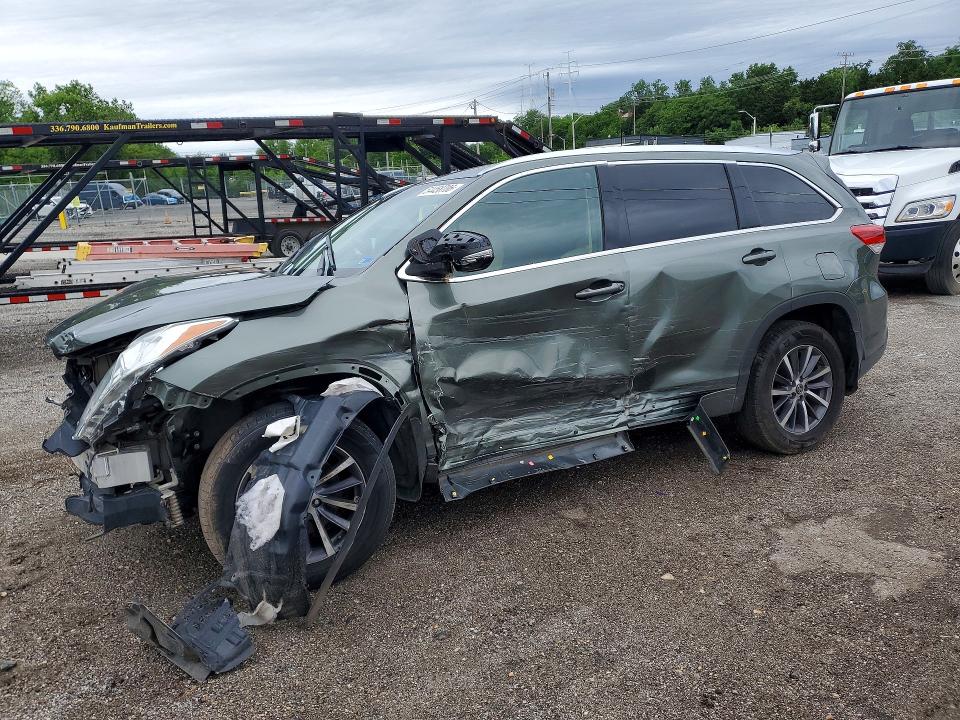 TOYOTA HIGHLANDER 2018 with VIN 5TDJZRFH3JS823323 - Photo from auction