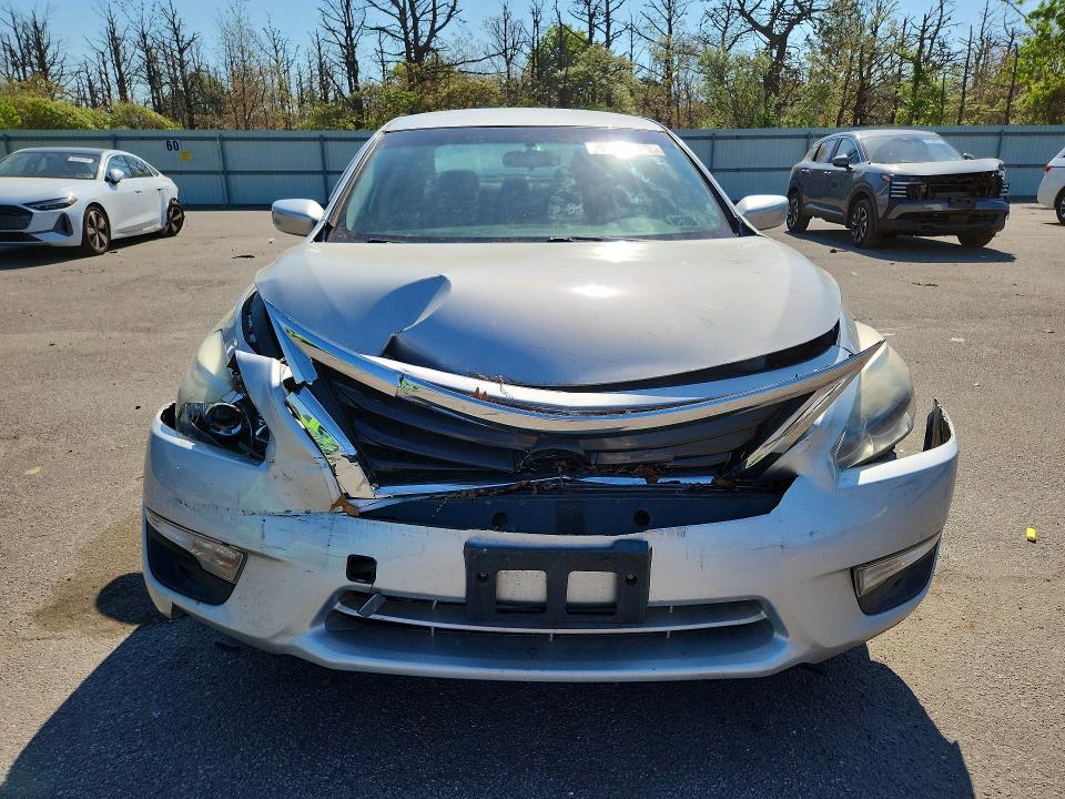 Zdjęcie 5 z aukcji – 2015 NISSAN ALTIMA z VIN 1N4AL3AP0FC229221