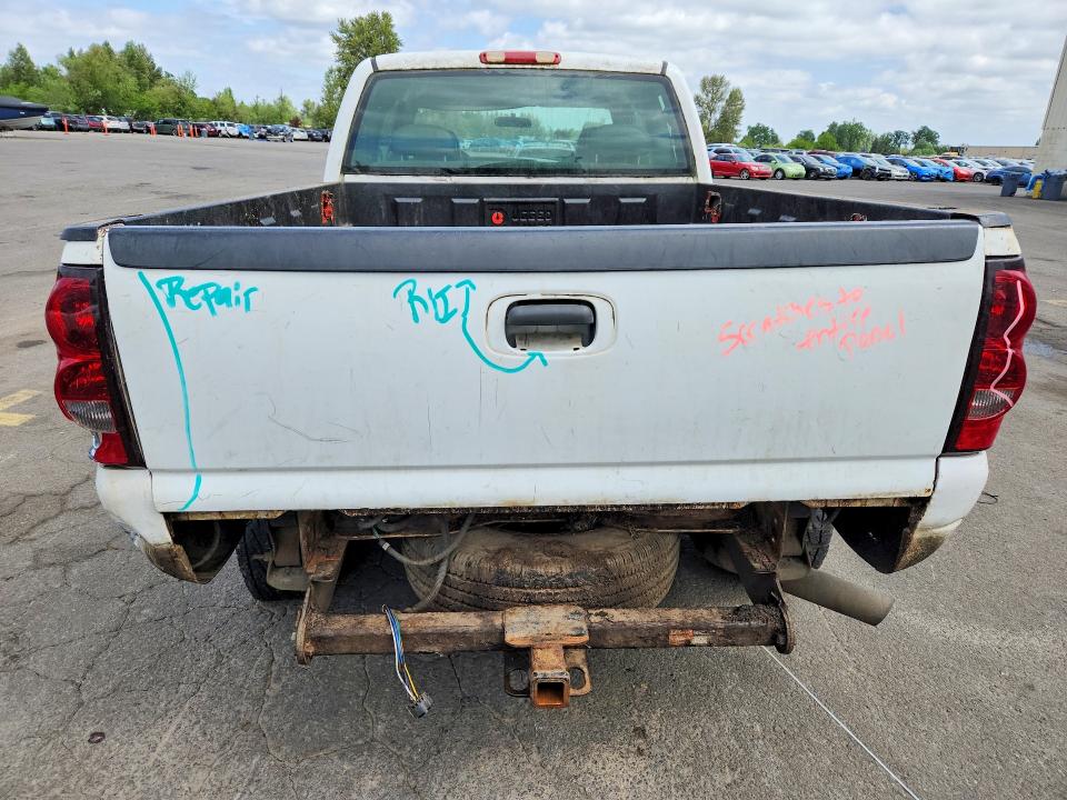 Photo 6 from auction – 2005 CHEVROLET SILVERADO with VIN 1GCHC29U95E344285