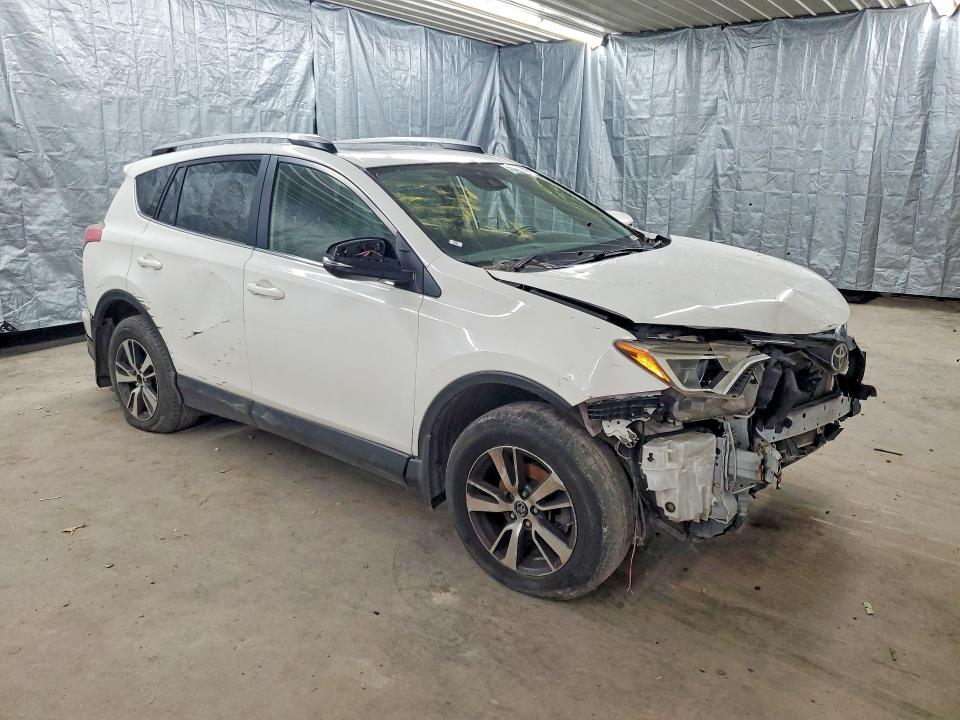 Снимка 4 от търг – 2018 TOYOTA RAV4 с VIN JTMRFREV4JJ222003
