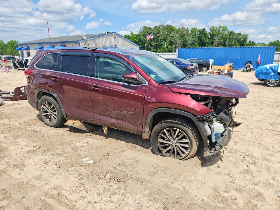 Photo 4 from auction – 2017 TOYOTA HIGHLANDER with VIN 5TDKZRFH4HS204809