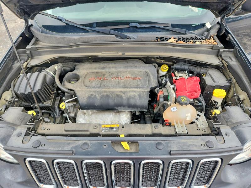 Photo 12 from auction – 2018 JEEP RENEGADE with VIN ZACCJBAB4JPJ31950