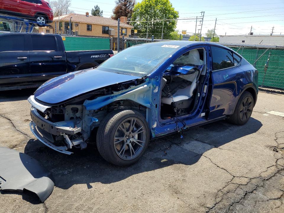 TESLA MODEL Y 2024 with VIN 7SAYGDEEXRF153223 - Photo from auction