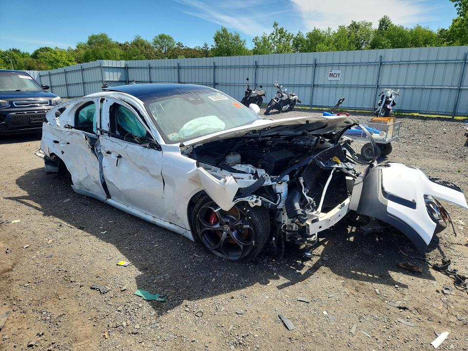 Photo 4 from auction – 2017 ALFA ROMEO GIULIA with VIN ZARFAECN1H7559254