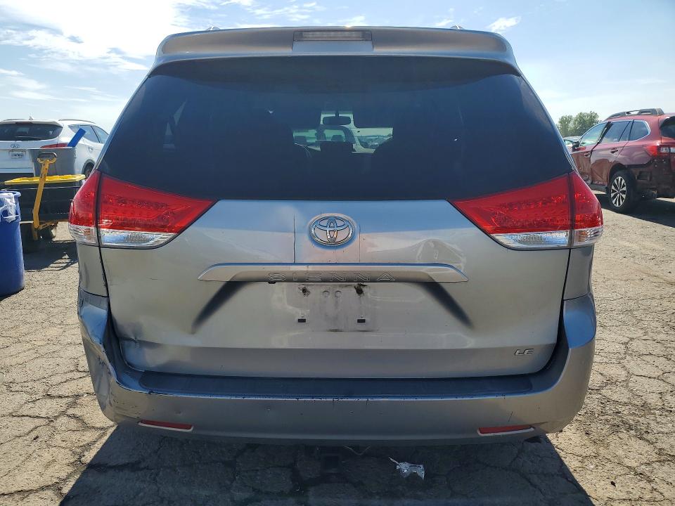 Foto 6 de la subasta – 2011 TOYOTA SIENNA con VIN 5TDKK3DC4BS046889