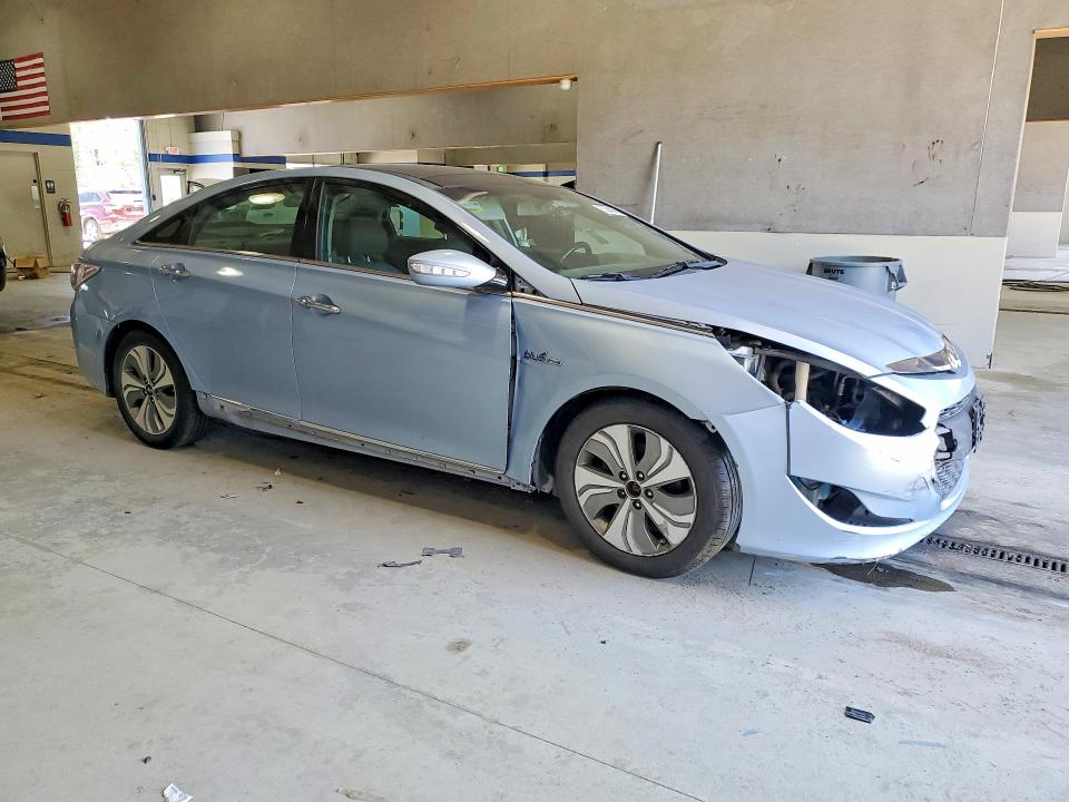 Photo 4 from auction – 2014 HYUNDAI SONATA with VIN KMHEC4A43EA109491