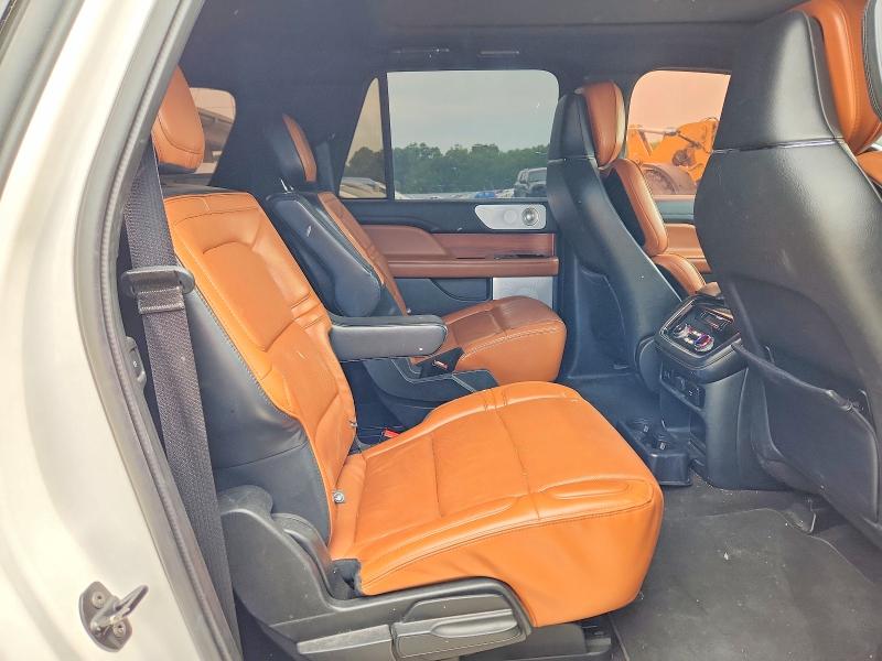 Photo 11 from auction – 2019 LINCOLN NAVIGATOR with VIN 5LMJJ3LT2KEL13137
