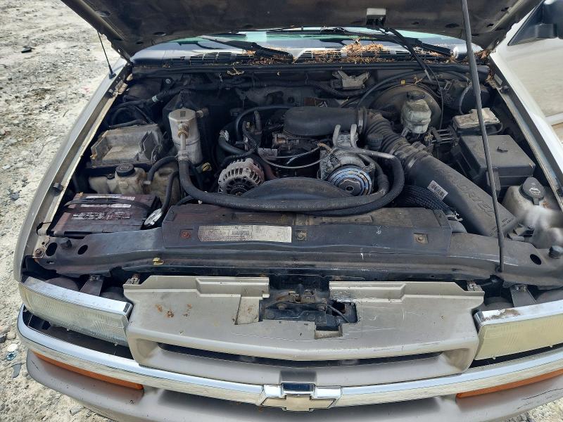 Photo 12 from auction – 2003 CHEVROLET BLAZER with VIN 1GNCS13X43K172621