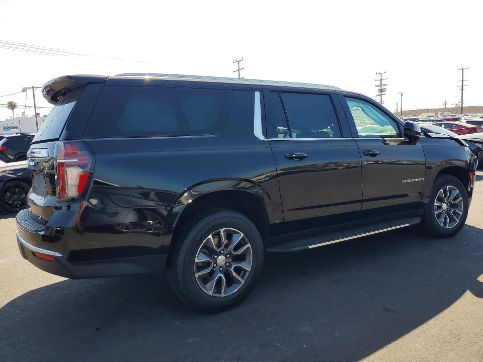 Photo 3 from auction – 2024 CHEVROLET SUBURBAN with VIN 1GNSCCKD2RR168675
