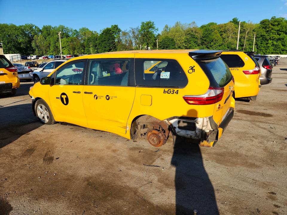 Photo 2 from auction – 2016 TOYOTA SIENNA with VIN 5TDZK3DC9GS756019
