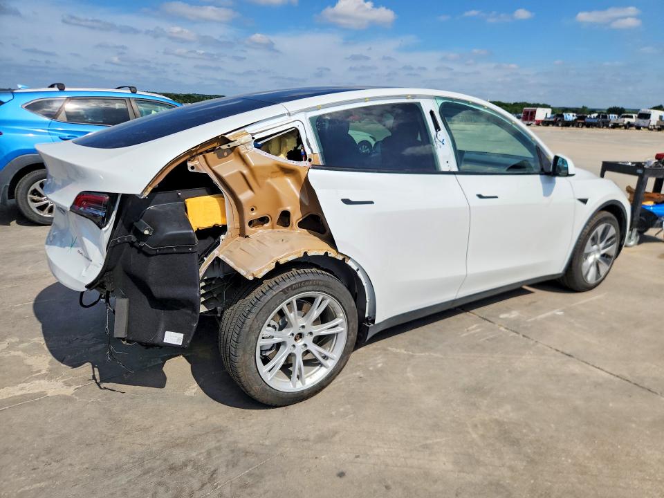 Photo 3 from auction – 2022 TESLA MODEL Y with VIN 7SAYGDEE7NF420344