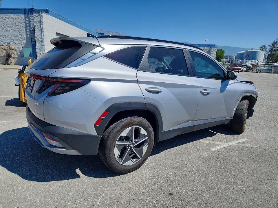 Photo 3 from auction – 2025 HYUNDAI TUCSON with VIN KM8JCDD17SU307520