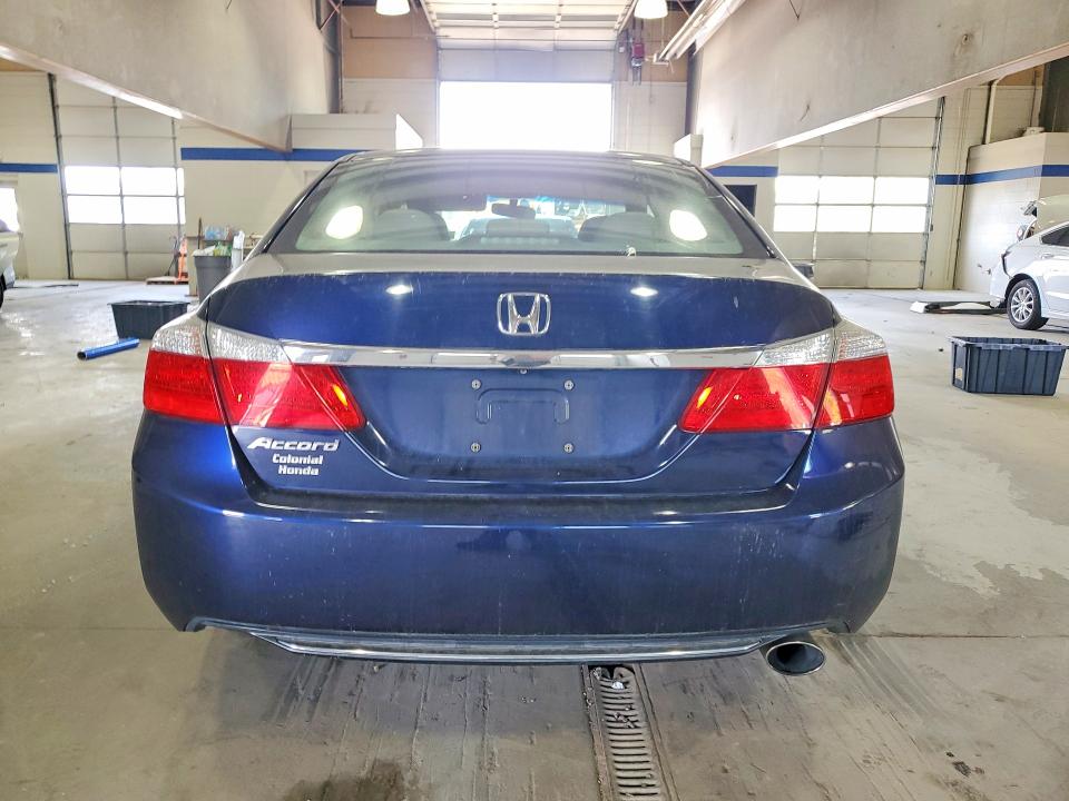 Photo 6 from auction – 2015 HONDA ACCORD with VIN 1HGCR2F37FA170991