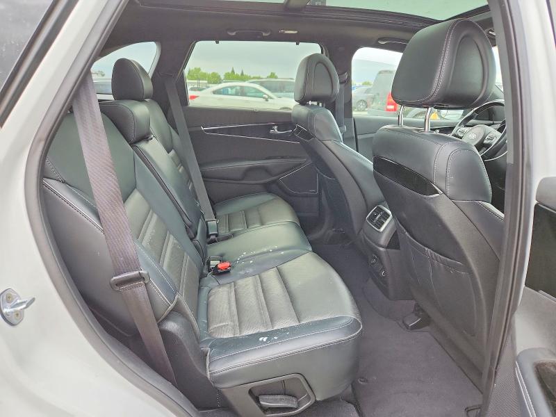 Photo 11 from auction – 2016 KIA SORENTO with VIN 5XYPKDA50GG163553