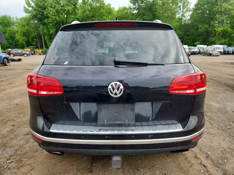 Photo 6 from auction – 2017 VOLKSWAGEN TOUAREG with VIN WVGRF7BP9HD000586