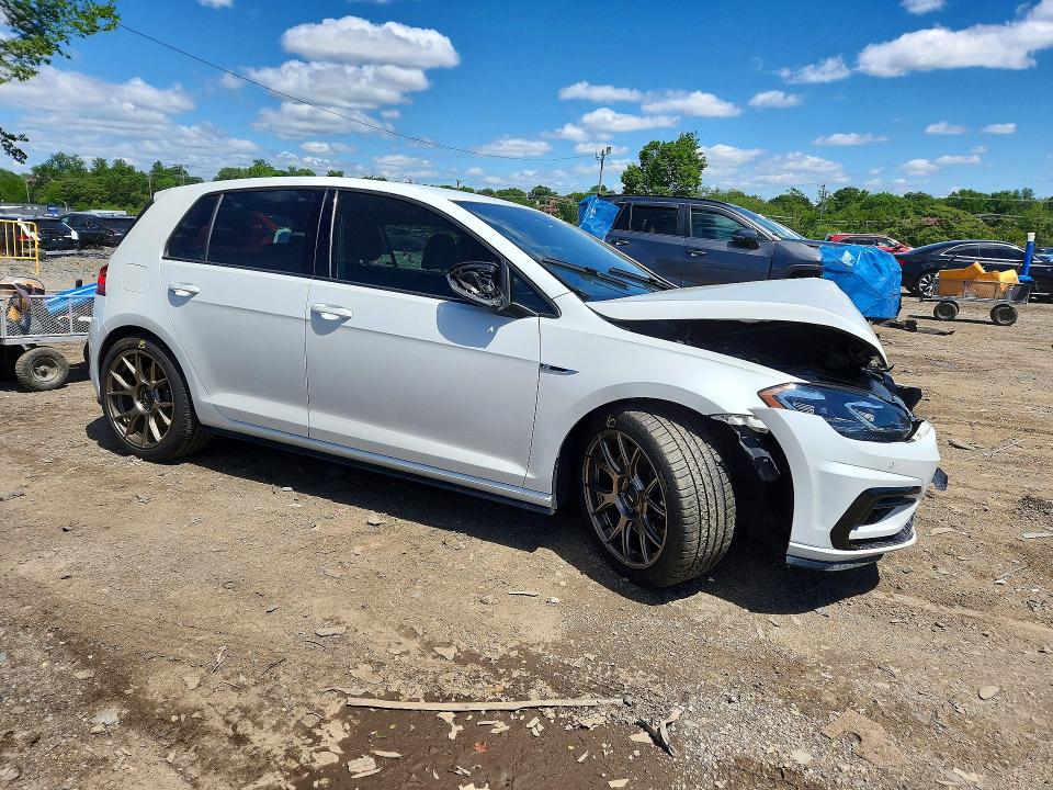 Photo 4 from auction – 2019 VOLKSWAGEN GOLF R with VIN WVWVA7AU4KW208377