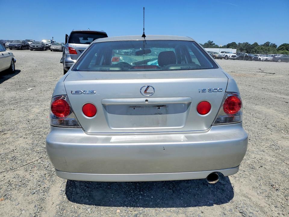 Foto 6 de la subasta – 2002 LEXUS IS con VIN JTHBD192020061650