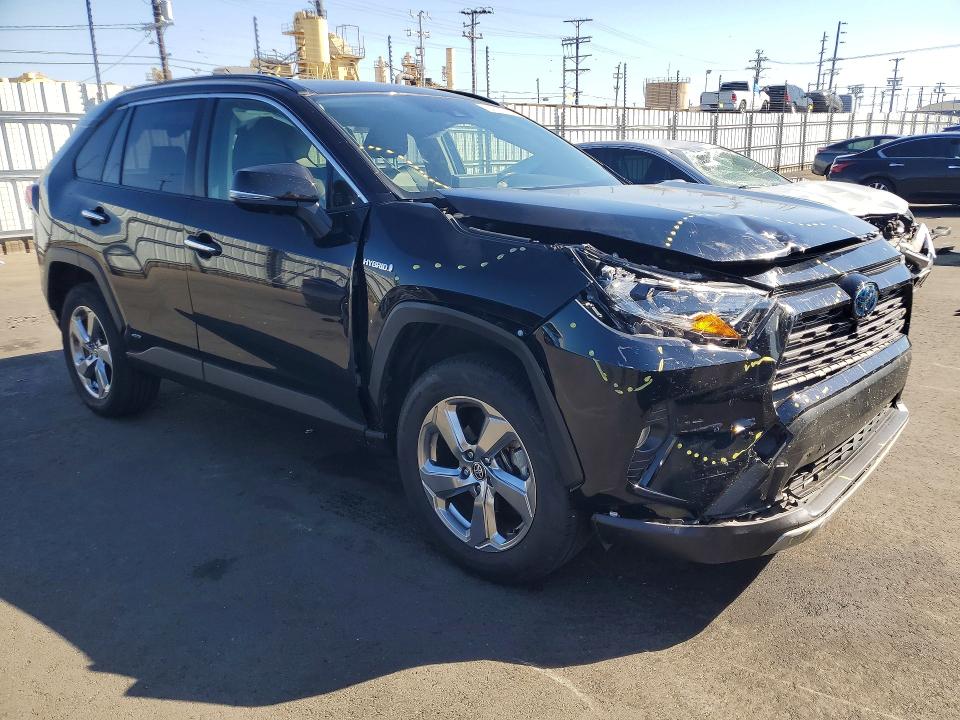 Photo 4 from auction – 2020 TOYOTA RAV4 with VIN JTMDWRFV2LD547906