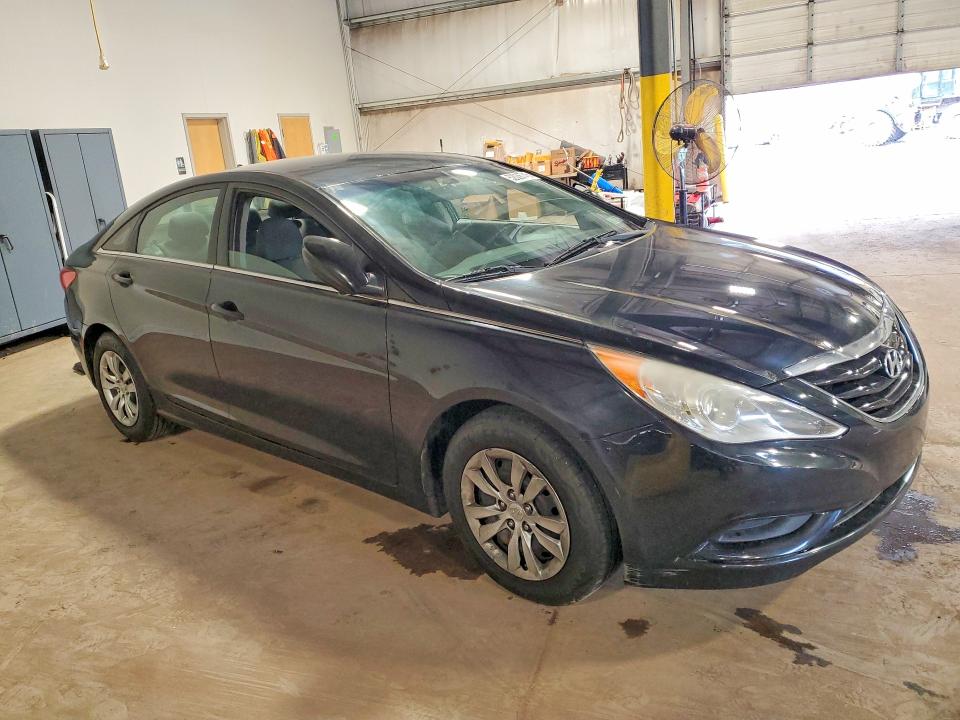 Photo 4 from auction – 2011 HYUNDAI SONATA with VIN 5NPEB4AC3BH302114