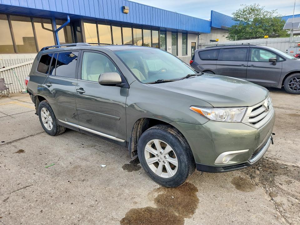 Photo 4 from auction – 2012 TOYOTA HIGHLANDER with VIN 5TDBK3EH9CS142710