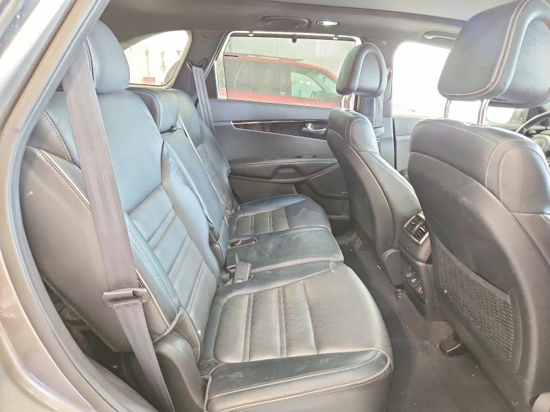 Photo 11 from auction – 2016 KIA SORENTO with VIN 5XYPKDA1XGG007842