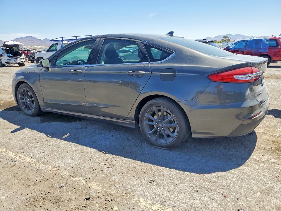 Photo 2 from auction – 2019 FORD FUSION with VIN 3FA6P0HD5KR232681