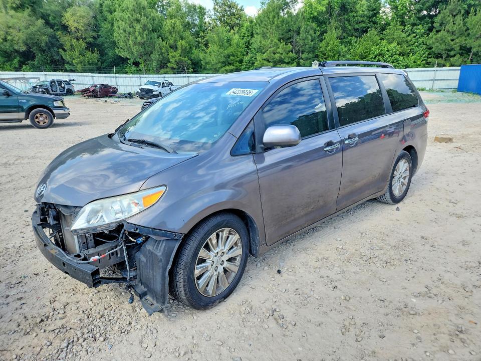 TOYOTA SIENNA 2011 مع رقم تعريف المركبة 5TDYK3DC4BS158456 - صورة من المزاد