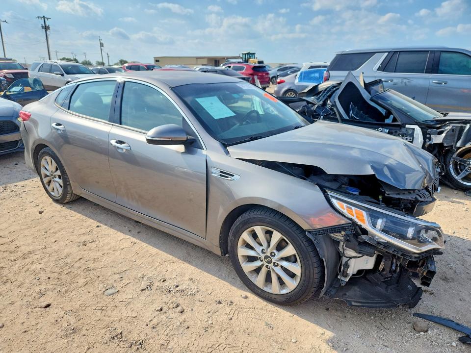 Photo 4 from auction – 2016 KIA OPTIMA with VIN 5XXGU4L37GG063301