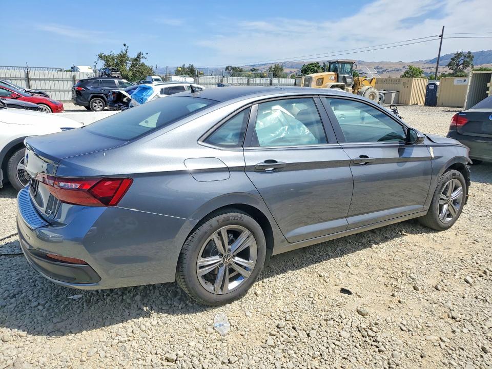 Photo 3 from auction – 2024 VOLKSWAGEN JETTA with VIN 3VW7M7BU9RM075461