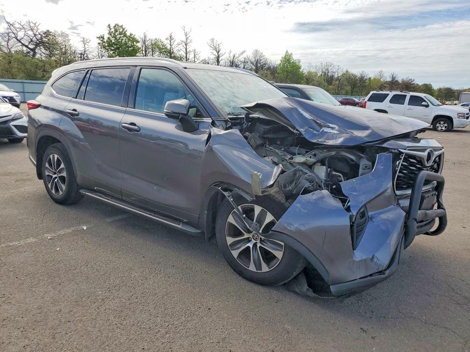 Photo 4 from auction – 2022 TOYOTA HIGHLANDER with VIN 5TDGZRBH7NS571596