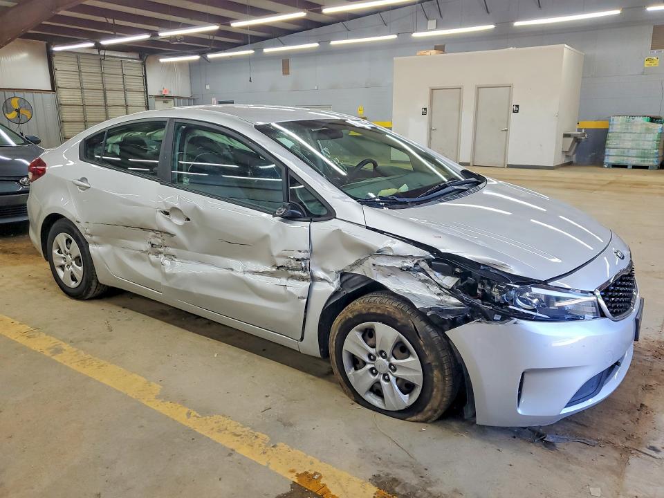 Photo 4 from auction – 2018 KIA FORTE with VIN 3KPFK4A75JE213476