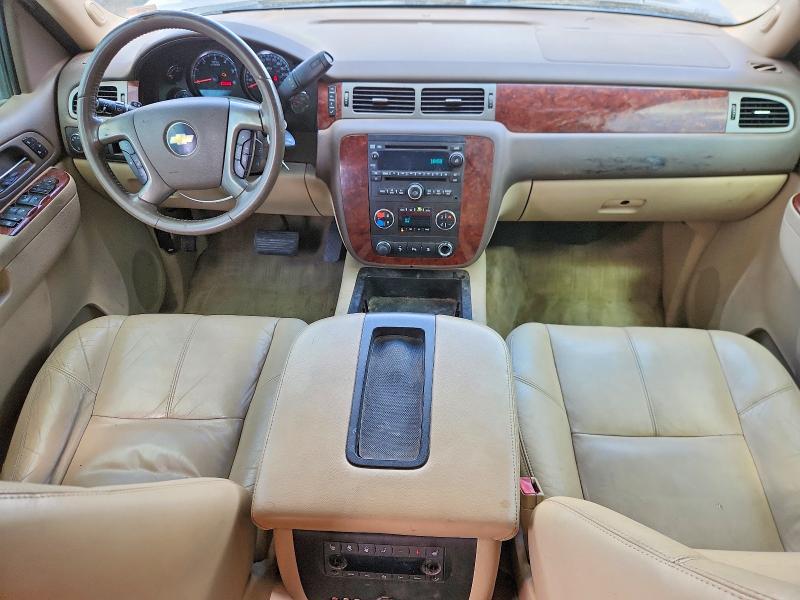 Photo 8 from auction – 2011 CHEVROLET TAHOE with VIN 1GNSCBE01BR274754