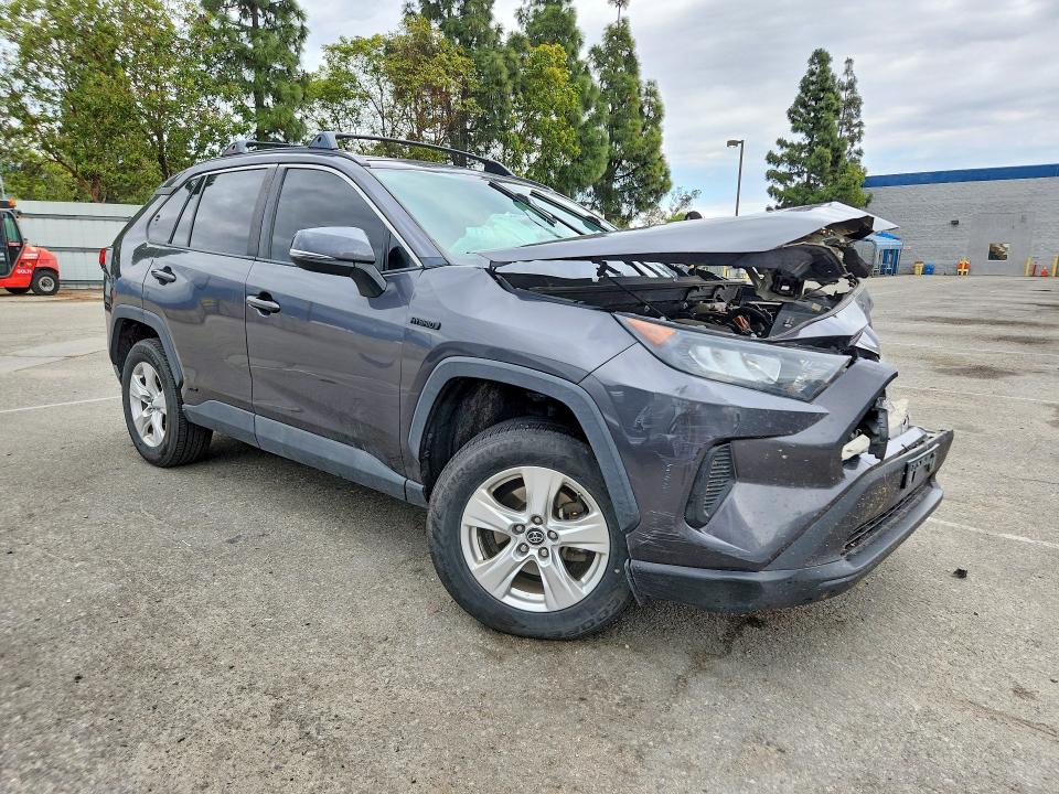 Photo 4 from auction – 2020 TOYOTA RAV4 with VIN 2T3MWRFV7LW055424