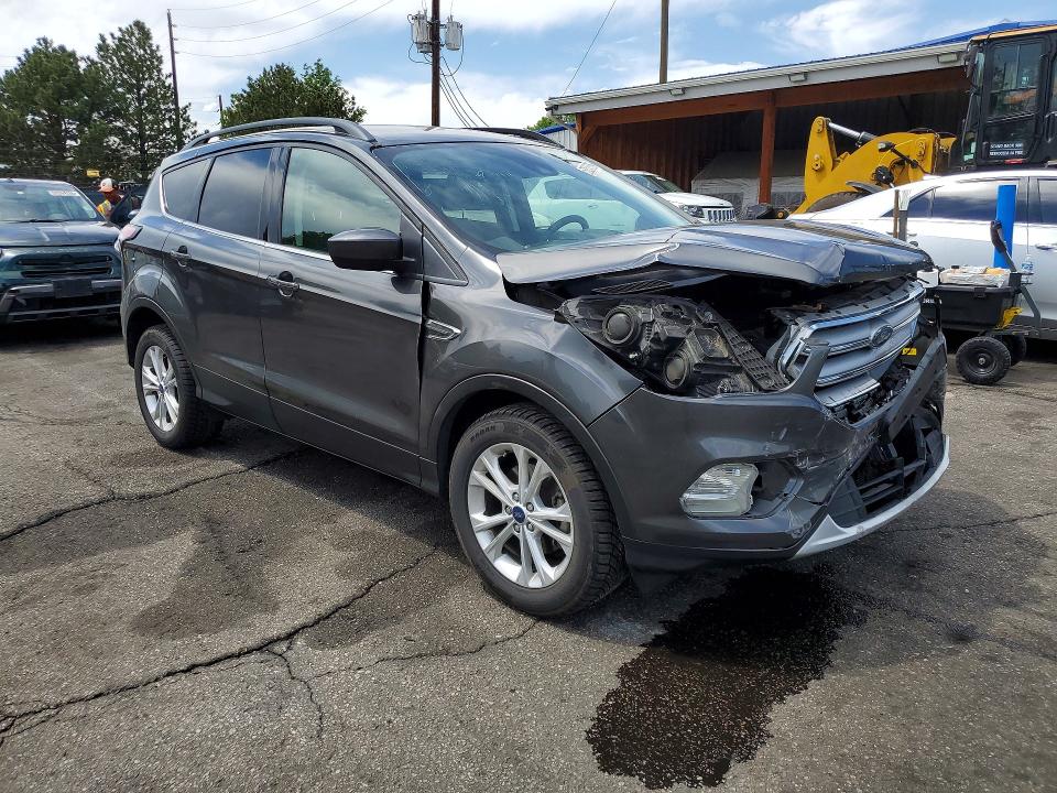Photo 4 from auction – 2018 FORD ESCAPE with VIN 1FMCU0GD8JUD07870