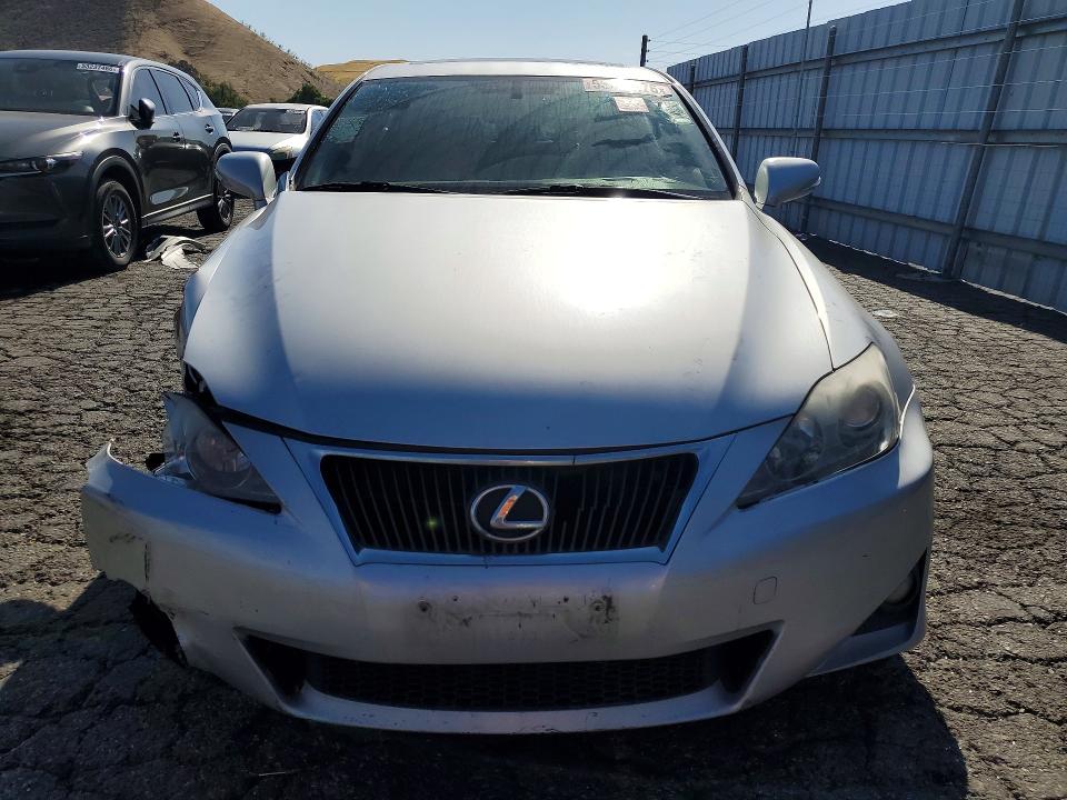 Photo 5 from auction – 2011 LEXUS IS with VIN JTHBF5C22B2101838