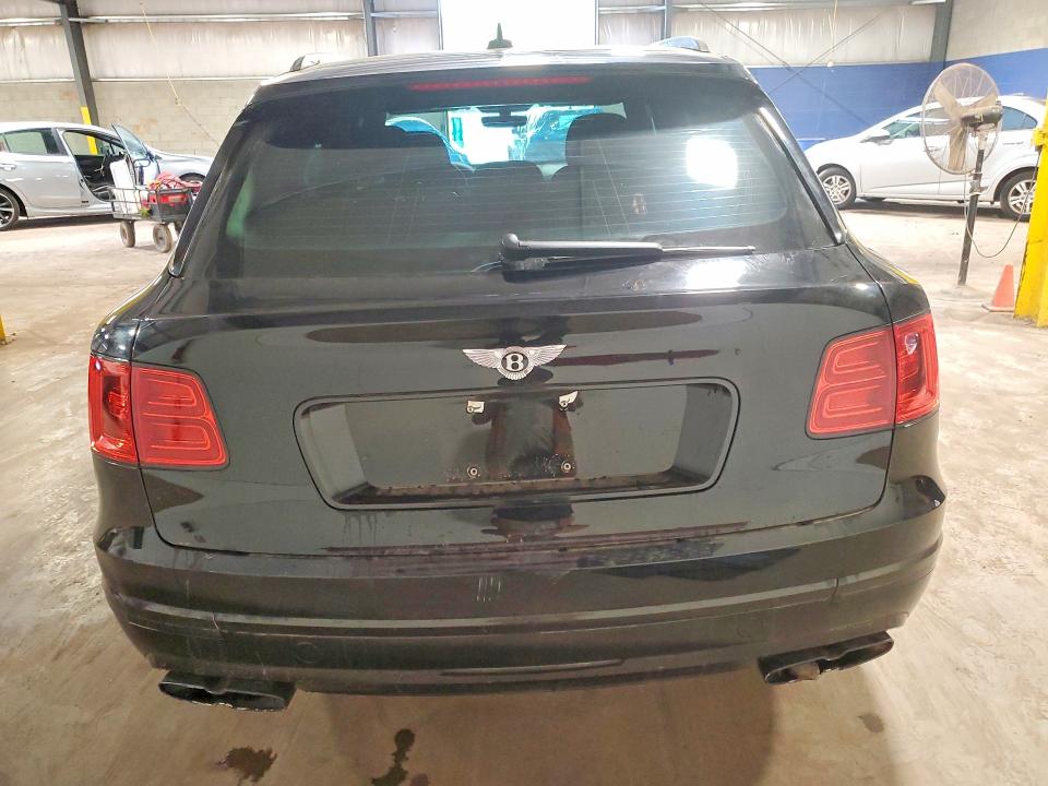 Photo 6 from auction – 2019 BENTLEY BENTAYGA with VIN SJAAM2ZV8KC025637