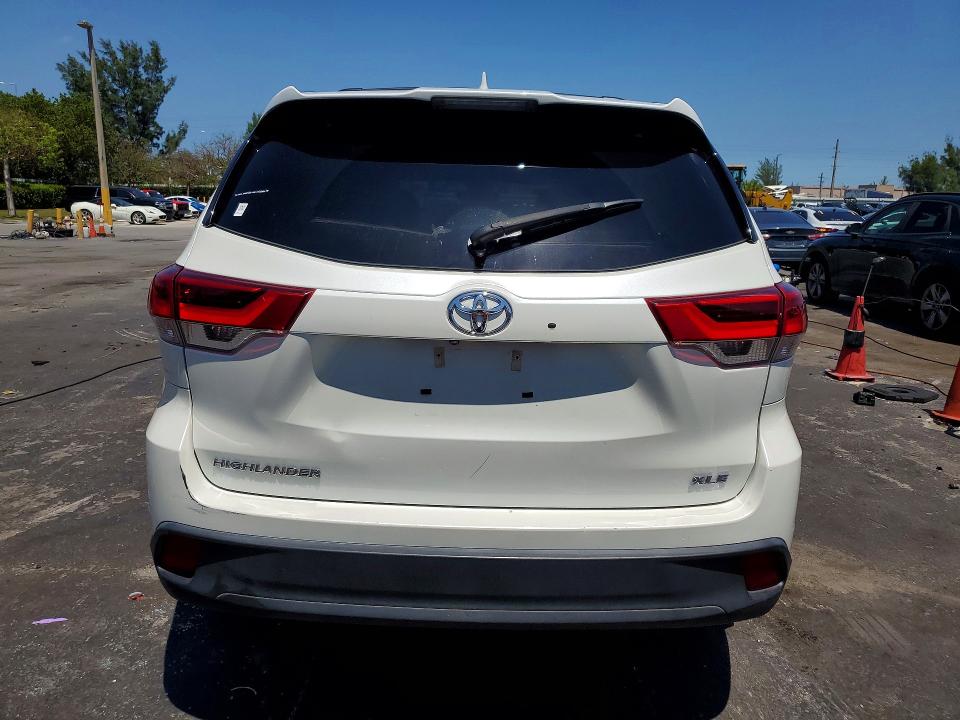 Photo 6 from auction – 2019 TOYOTA HIGHLANDER with VIN 5TDKZRFH8KS568934