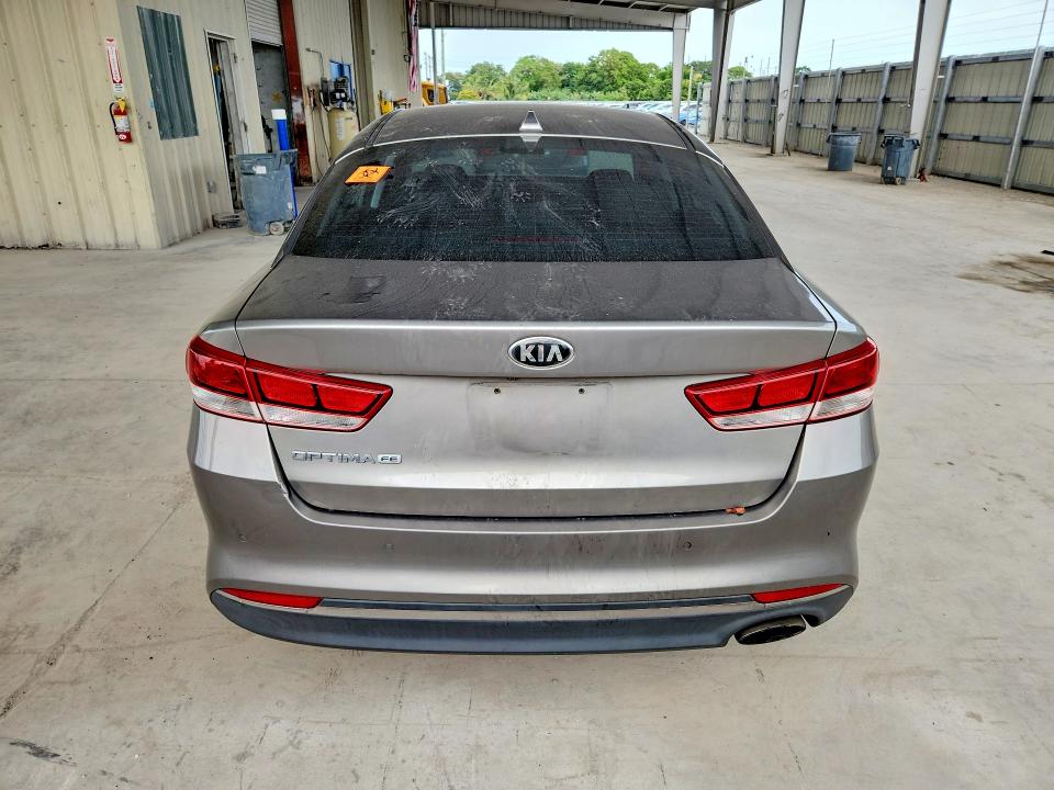 Photo 6 from auction – 2017 KIA OPTIMA with VIN 5XXGT4L39HG175490