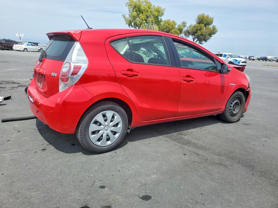 Photo 3 from auction – 2014 TOYOTA PRIUS C with VIN JTDKDTB35E1569367