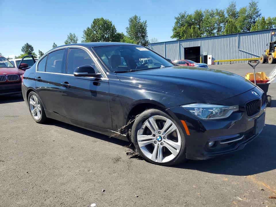 صورة رقم 4 من المزاد - 2018 BMW 330 مع VIN WBA8B9G5XJNU99636