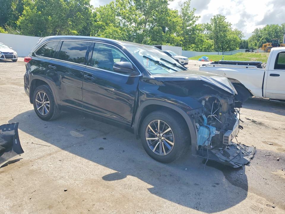 Photo 4 from auction – 2017 TOYOTA HIGHLANDER with VIN 5TDJZRFH9HS432252