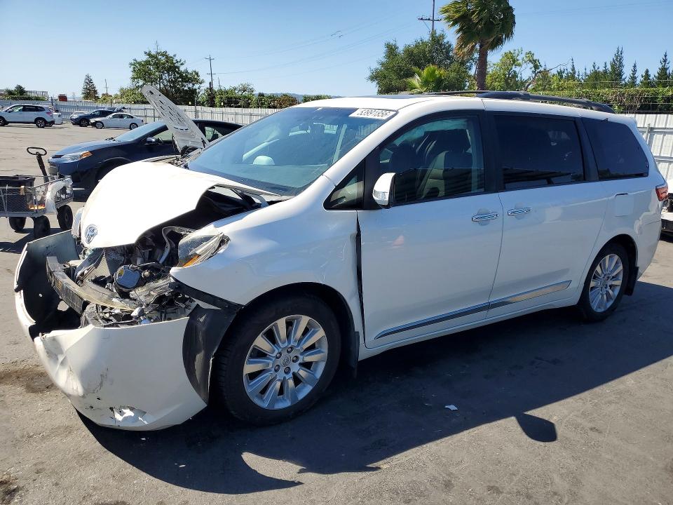 2015 TOYOTA SIENNA - Търг №53991856