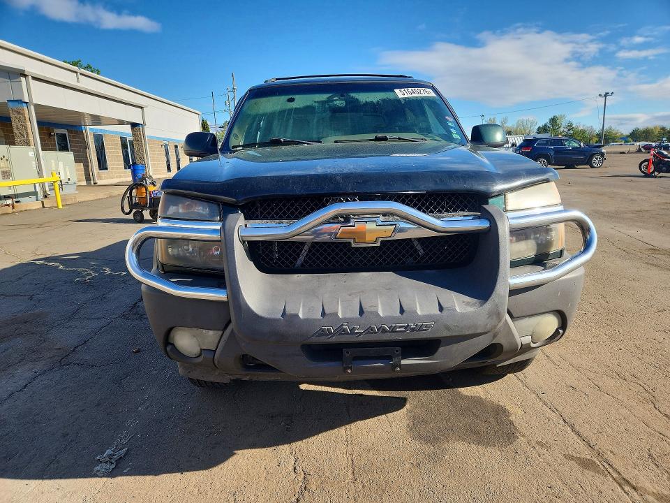 Photo 5 from auction – 2003 CHEVROLET AVALANCHE with VIN 3GNEK13T13G310743