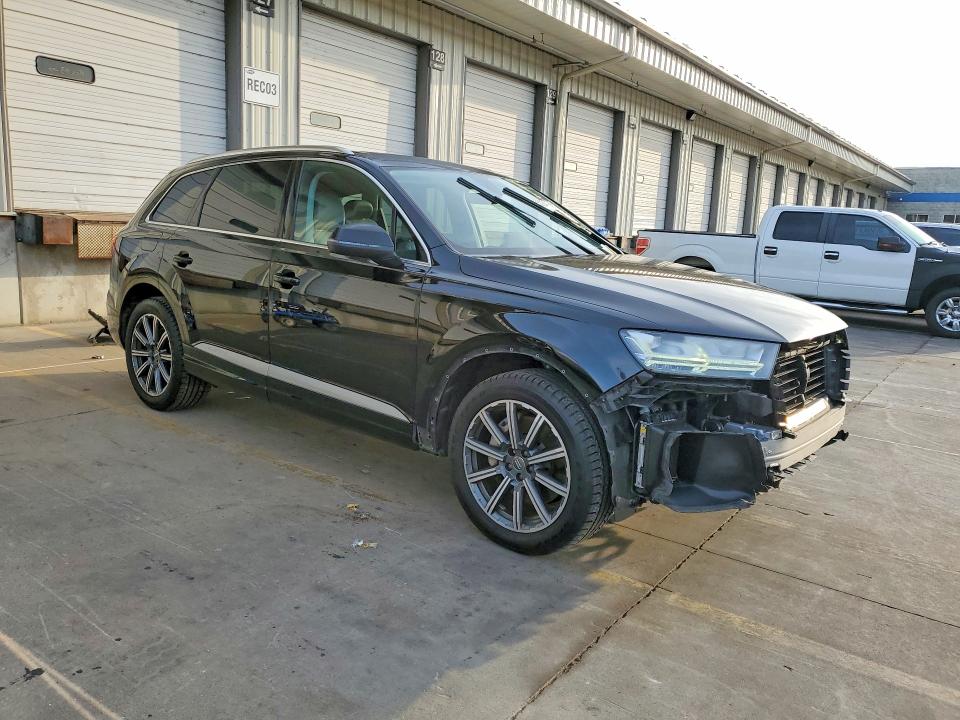 Photo 4 from auction – 2017 AUDI Q7 with VIN WA1VAAF7XHD030375