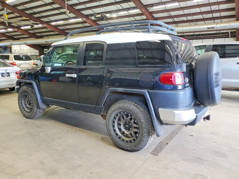 Photo 2 from auction – 2007 TOYOTA FJ CRUISER with VIN JTEBU11F870043450