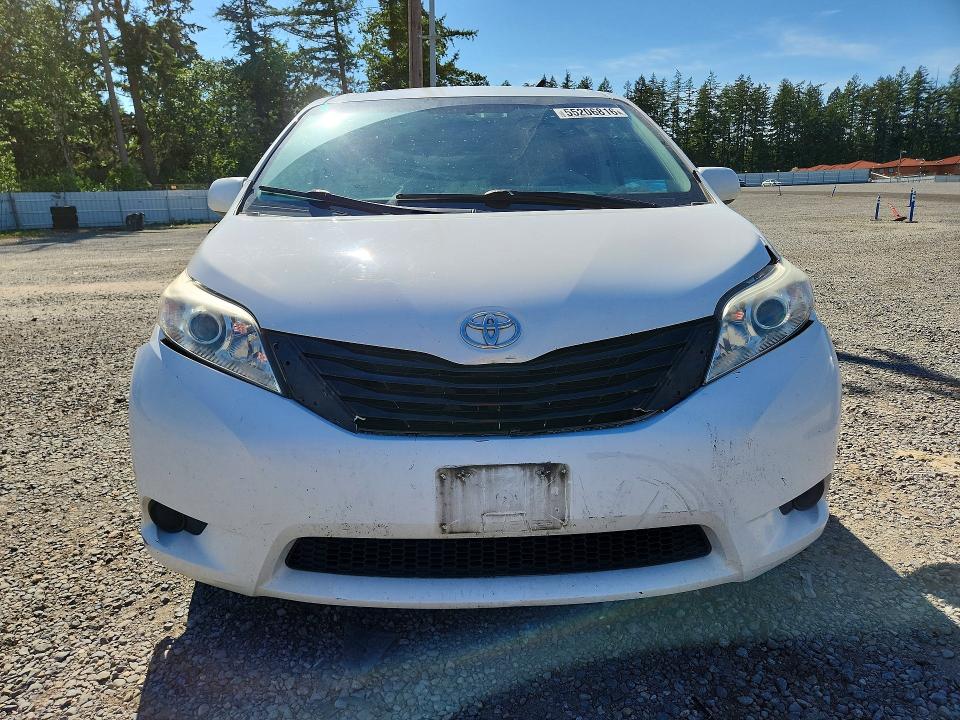Photo 5 from auction – 2014 TOYOTA SIENNA with VIN 5TDKK3DC1ES518227